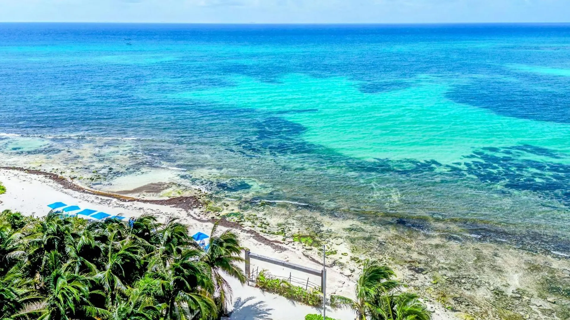 A5 Beachside Bliss Family Hawaiian Themed Quad Studio Kitchen Ac Playa del Carmen