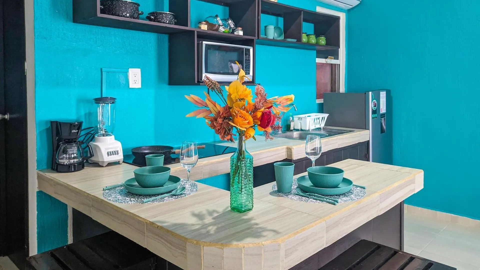 A5 Beachside Bliss Family Hawaiian Themed Quad Studio Kitchen Ac Playa del Carmen Apartment