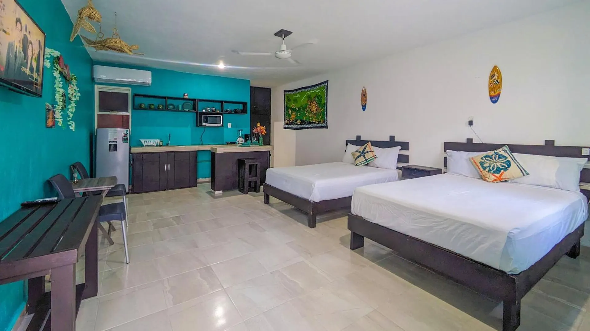 A5 Beachside Bliss Family Hawaiian Themed Quad Studio Kitchen Ac Playa del Carmen Appartement