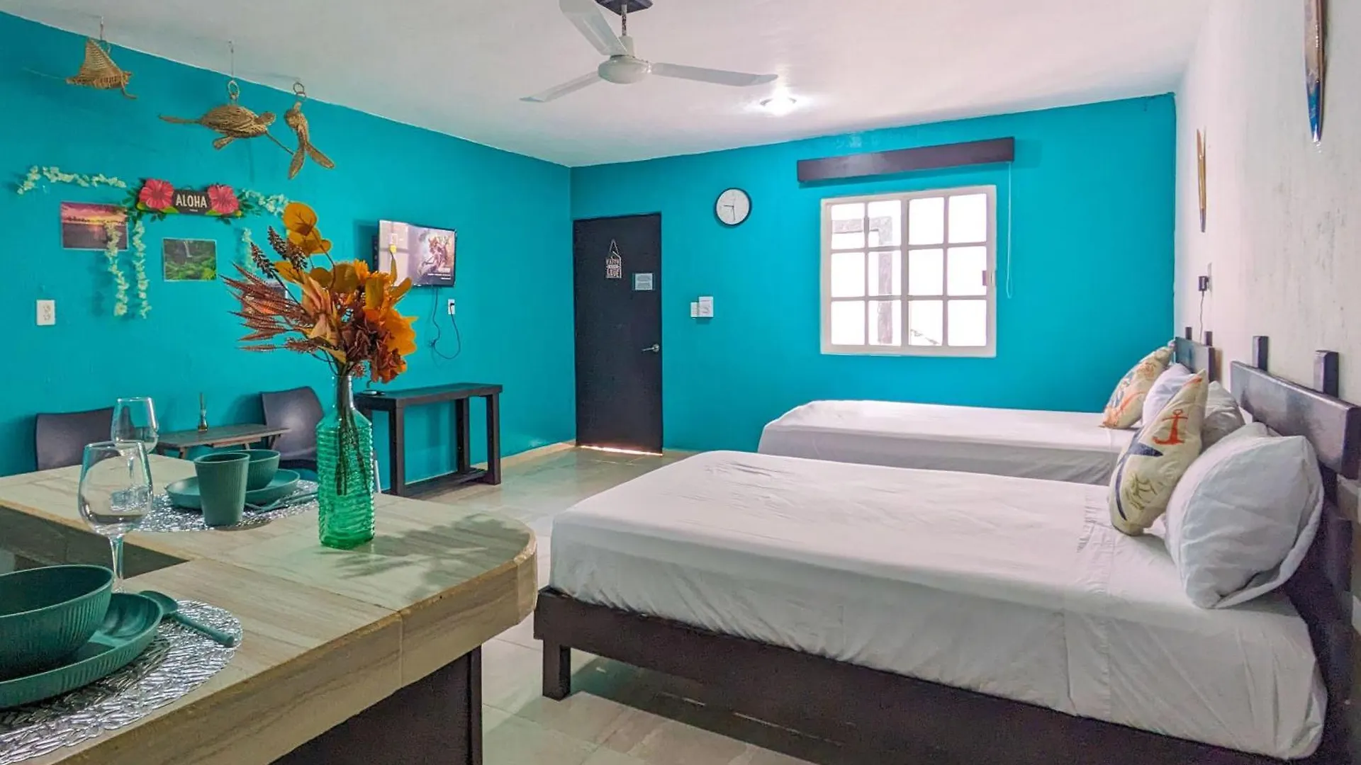 A5 Beachside Bliss Family Hawaiian Themed Quad Studio Kitchen Ac Playa del Carmen Mexique